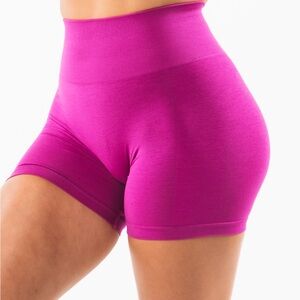 ALPHALETE 4.5” Shorts in Candy Crush  NEW